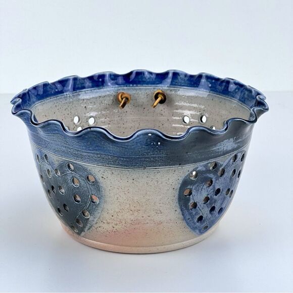 Salt of Thee Earth Pottery Guernsey Ohio Berry Heart Scalloped Edge Bowl Signed - Picture 3 of 10